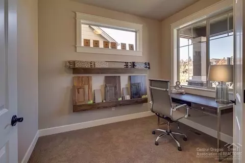 61068 SE Starimost Loop, Bend, OR 97702 photo 5