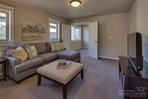 61068 SE Starimost Loop, Bend, OR 97702 photo 18