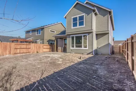 675 NE Providence Dr, Bend, OR 97701 photo 25