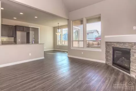 675 NE Providence Dr, Bend, OR 97701 photo 6