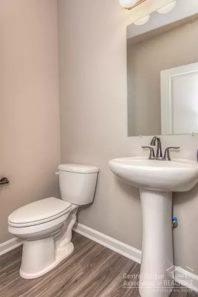 675 NE Providence Dr, Bend, OR 97701 photo 10