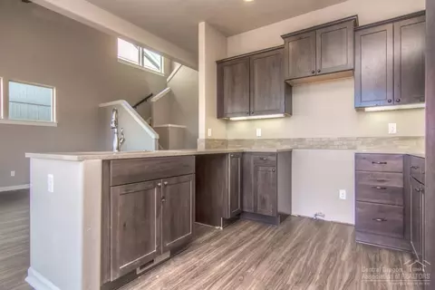675 NE Providence Dr, Bend, OR 97701 photo 3