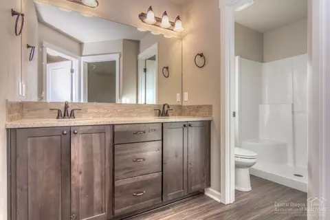 675 NE Providence Dr, Bend, OR 97701 photo 18