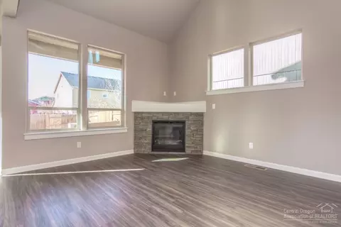 675 NE Providence Dr, Bend, OR 97701 photo 8