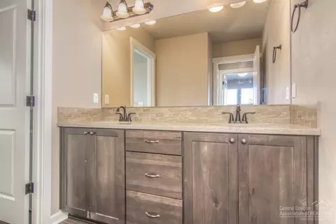 675 NE Providence Dr, Bend, OR 97701 photo 16
