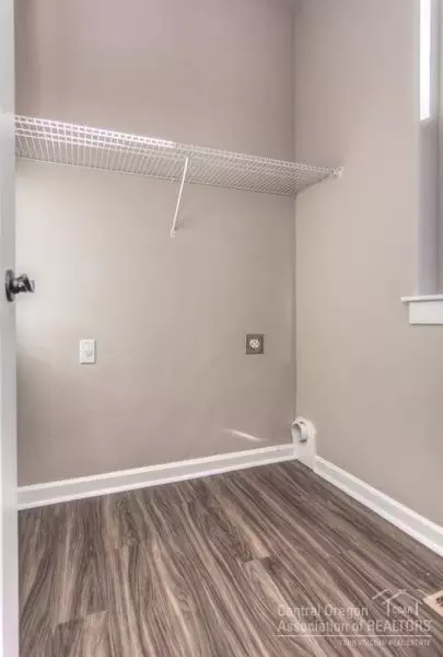 675 NE Providence Dr, Bend, OR 97701 photo 11