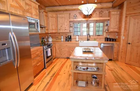 15160 Yellow Pine Loop, Bend, OR 97707 photo 6