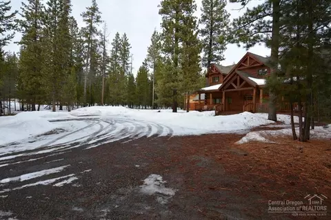 15160 Yellow Pine Loop, Bend, OR 97707 photo 2
