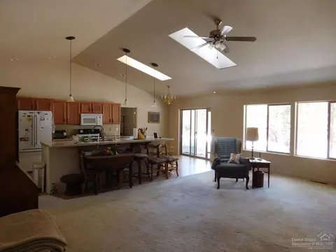 16984 Glendale Rd, Bend, OR 97707 photo 4