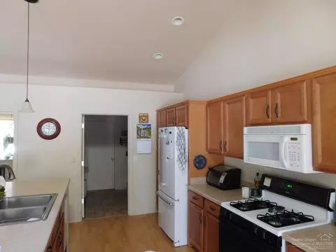 16984 Glendale Rd, Bend, OR 97707 photo 6