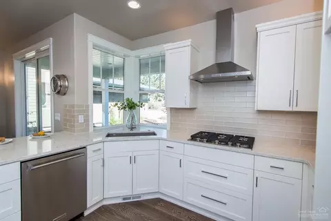 2706 NW Shields Dr, Bend, OR 97703 photo 9