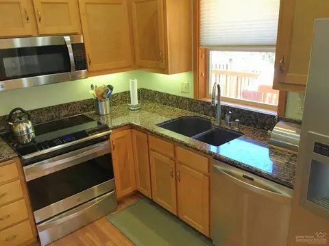 64788 Saros Ln, Bend, OR 97703 photo 5