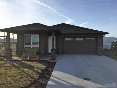 696 E D St, Culver, OR 97734 photo 2