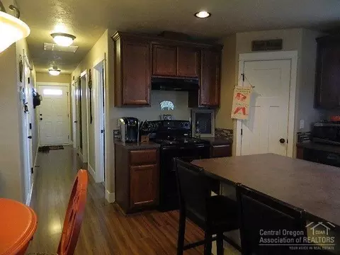 696 E D St, Culver, OR 97734 photo 3