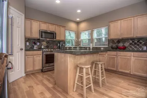 61294 SW Brookside Loop, Bend, OR 97702 photo 9
