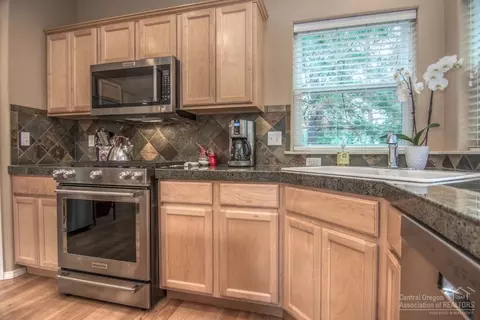 61294 SW Brookside Loop, Bend, OR 97702 photo 11