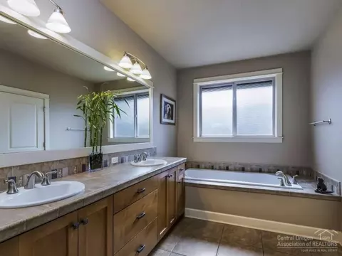 19683 Hollygrape St, Bend, OR 97702 photo 10