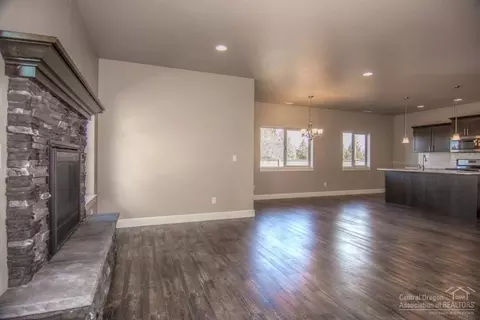 21334 NE Brooklyn Pl, Bend, OR 97701 photo 4