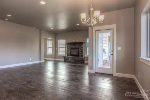 21334 NE Brooklyn Pl, Bend, OR 97701 photo 6