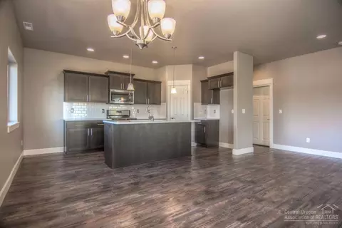 21334 NE Brooklyn Pl, Bend, OR 97701 photo 7