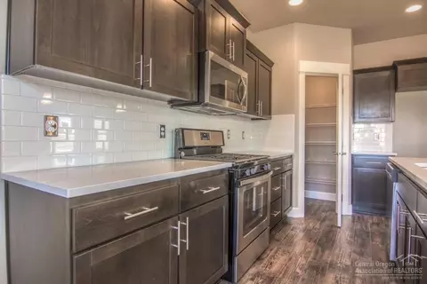 21334 NE Brooklyn Pl, Bend, OR 97701 photo 9