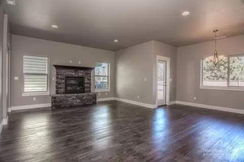 21334 NE Brooklyn Pl, Bend, OR 97701 photo 5