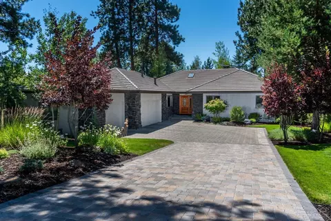 19551 Green Lakes Loop, Bend, OR 97702 photo 1