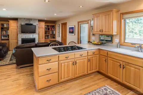 19551 Green Lakes Loop, Bend, OR 97702 photo 3
