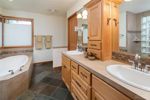 19551 Green Lakes Loop, Bend, OR 97702 photo 9