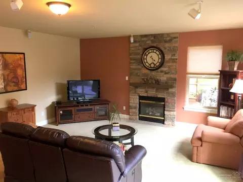 19829 Copernicus Ave, Bend, OR 97702 photo 6