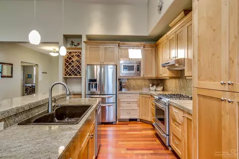 19109 Chiloquin Dr, Bend, OR 97703 photo 10