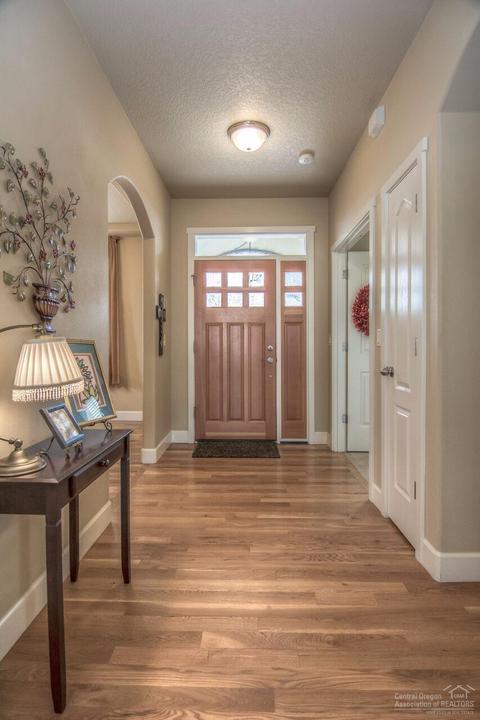 20753 Kilbourne Loop, Bend, OR 97701 photo 2