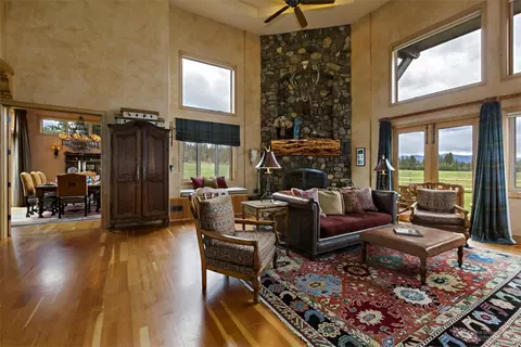 63895 Johnson Rd, Bend, OR 97703 photo 4