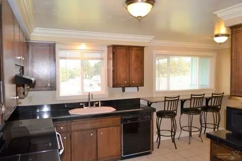 63037 Terry Dr, Bend, OR 97701 photo 4