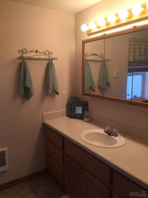 16022 Amber Ln, La Pine, OR 97739 photo 13