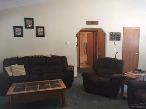 16022 Amber Ln, La Pine, OR 97739 photo 4