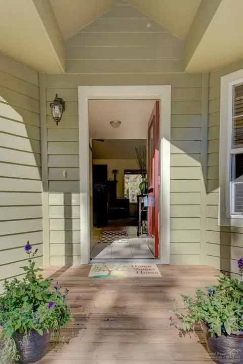18925 Baker Rd, Bend, OR 97702 photo 2