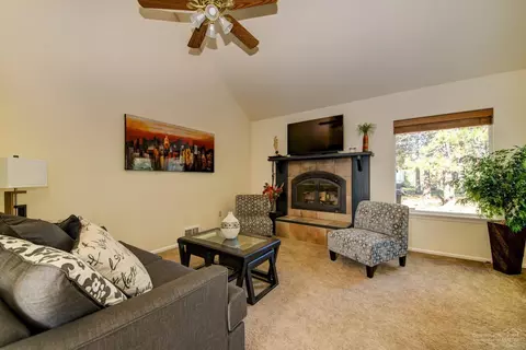 18925 Baker Rd, Bend, OR 97702 photo 5