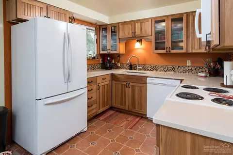 19944 Elm Ln, Bend, OR 97703 photo 8