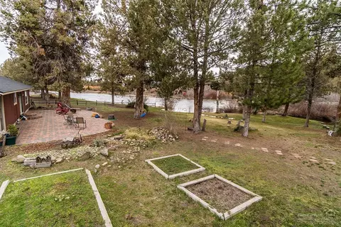 19944 Elm Ln, Bend, OR 97703 photo 16