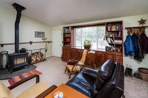 19944 Elm Ln, Bend, OR 97703 photo 3