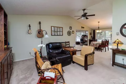 19944 Elm Ln, Bend, OR 97703 photo 4