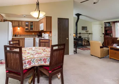 19944 Elm Ln, Bend, OR 97703 photo 6