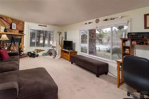 19944 Elm Ln, Bend, OR 97703 photo 11