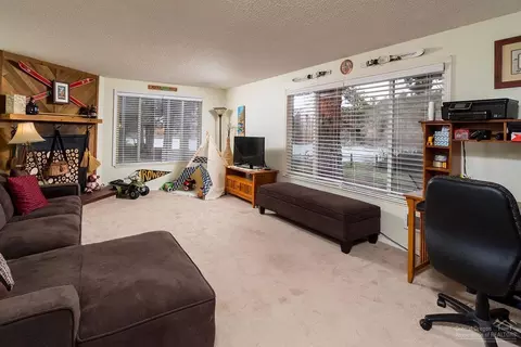 19944 Elm Ln, Bend, OR 97703 photo 10