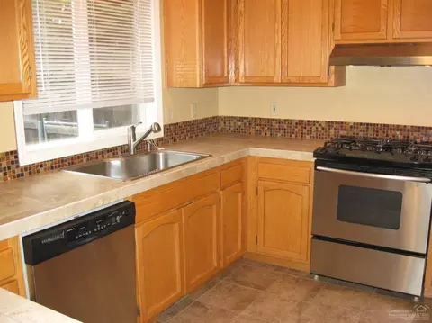 1865 NE Windy Tree Ct, Bend, OR 97701 photo 2