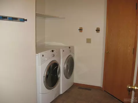 1865 NE Windy Tree Ct, Bend, OR 97701 photo 12