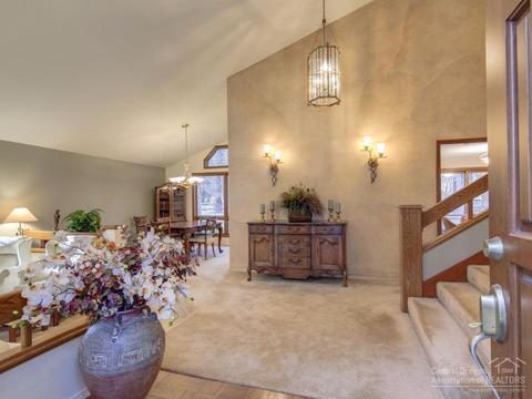 60643 Thunderbird Ct, Bend, OR 97702 photo 3