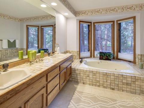 60643 Thunderbird Ct, Bend, OR 97702 photo 16