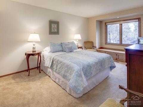 60643 Thunderbird Ct, Bend, OR 97702 photo 19